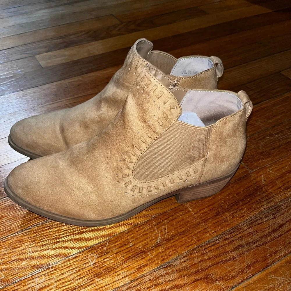 Carlos beige ankle booties size 9.5 western spring country rodeo cowgirl neutral
